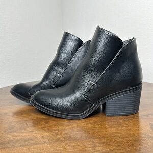 Apt. 9 Black Ankle Bootie Size 6